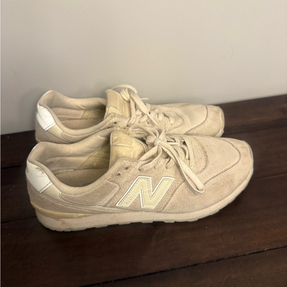 New Balance 696 Women’s Size 8 Beige Suede Sneakers WL696WPB Cream Neutral